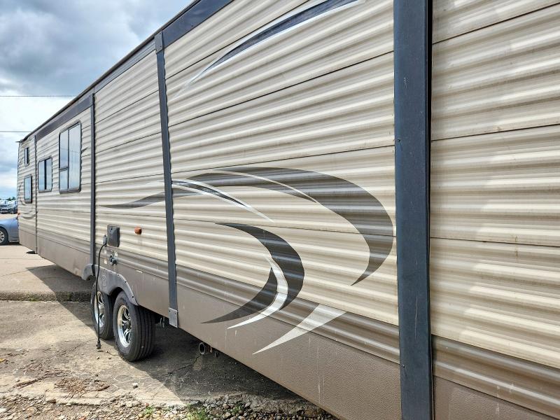 2017 Keystone Hideout VIN 4YDT38B26H7208238 COPART salvage auction — ROOF, OH - CERT OF TITLE-SALVAGE, sold $35 on 2026-07-09 (photo 3)
