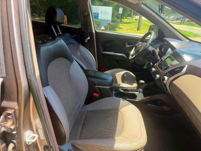 2010 Hyundai Tucson VIN KM8JU3AC9AU040098 COPART salvage auction — NORMAL WEAR, Nc - Dealer Only Clean Title (P), sold $850 on 2026-07-02 (photo 5)