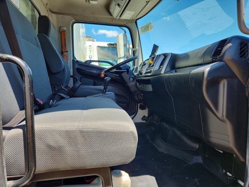 2016 Hino 268a VIN 5PVNJ8JR9G4S51164 COPART salvage auction — MINOR DENT/SCRATCHES, NY - CERTIFICATE OF TITLE, sold $1,500 on 2026-09-29 (photo 5)
