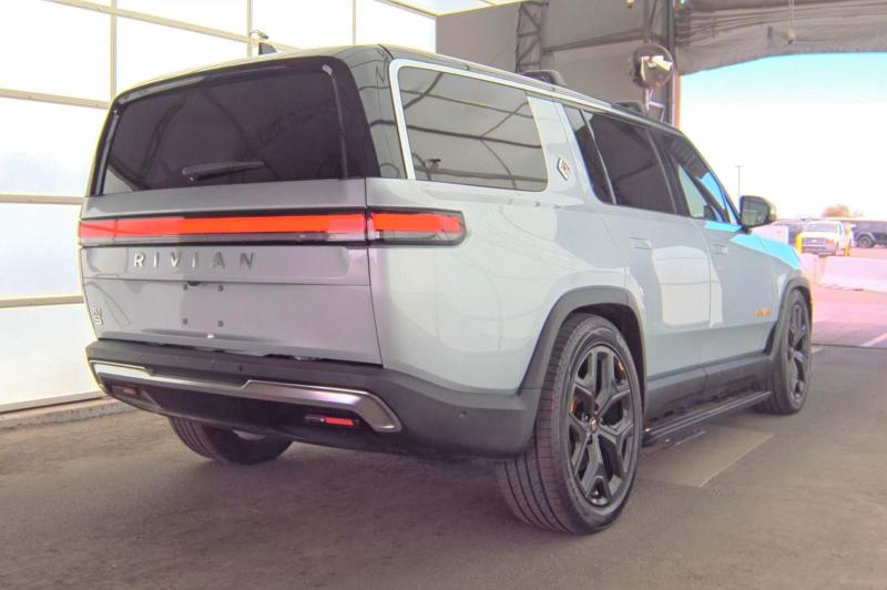 2023 Rivian R1s VIN 7PDSGABA4PN019950 COPART salvage auction — NORMAL WEAR, Az - Cert Of Title - Salvage (P), sold $43,500 on 2026-07-27 (photo 4)