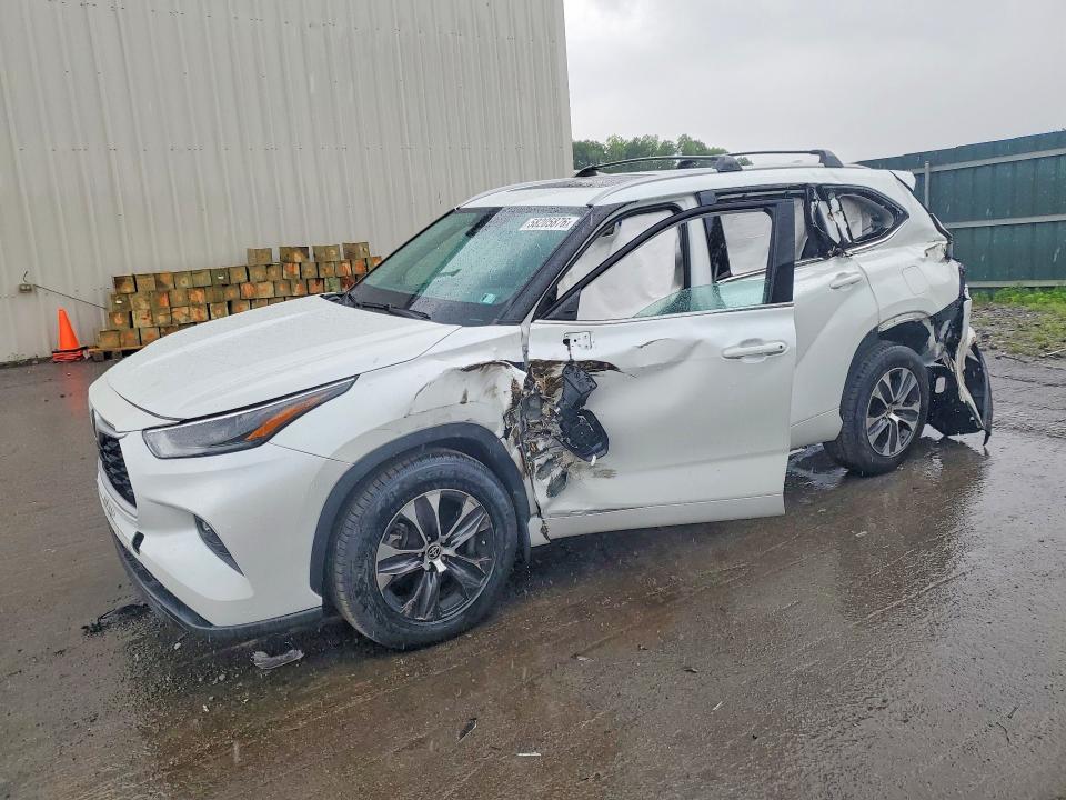 2022 Toyota Highlander VIN 5TDGZRBH5NS577171 COPART salvage auction — SIDE, Pa - Certificate Of Salvage, sold $16,000 on 2026-07-22 (photo 1)