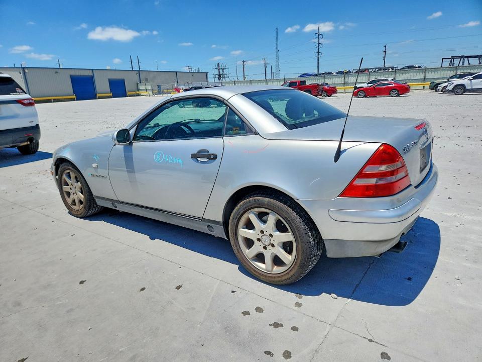 1999 Mercedes-benz Slk-klasse VIN WDBKK47F3XF127819 COPART salvage auction — FRONT END, Tx - Salvage Vehicle Title, sold $325 on 2026-07-17 (photo 2)
