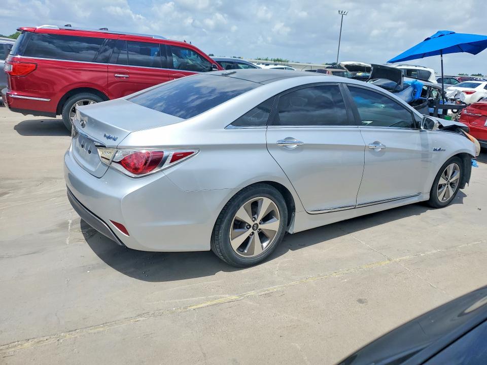 2012 Hyundai VIN KMHEC4A40CA040126 COPART salvage auction — FRONT END, Tx - Salvage Vehicle Title, sold $650 on 2026-07-27 (photo 3)