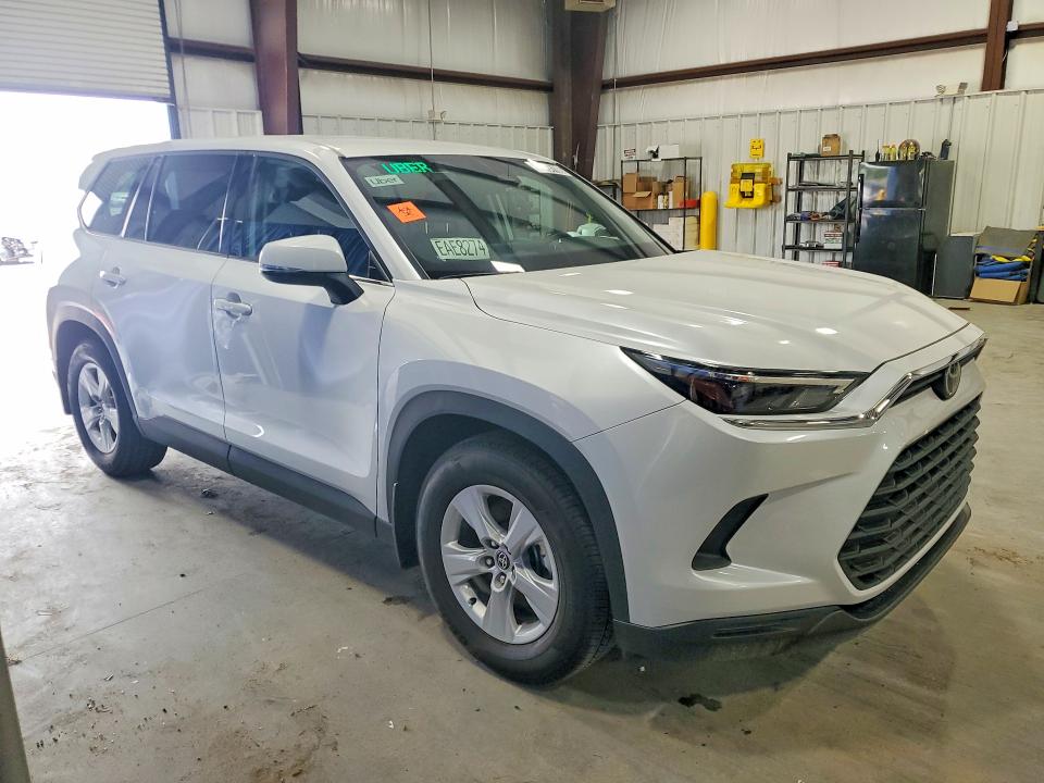 2026 Toyota Highlander VIN 5TDAAAA54TS042917 COPART salvage auction — MINOR DENT/SCRATCHES, Fl - Certificate Of Title, sold $37,000 on 2026-07-07 (photo 4)