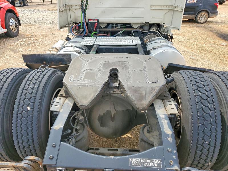 2023 Volvo Vnr VIN 4V4W39EG3PN332270 COPART salvage auction — ROLLOVER, NC - DEALER ONLY SALVAGE TITLE (P), sold $9,000 on 2026-07-07 (photo 6)