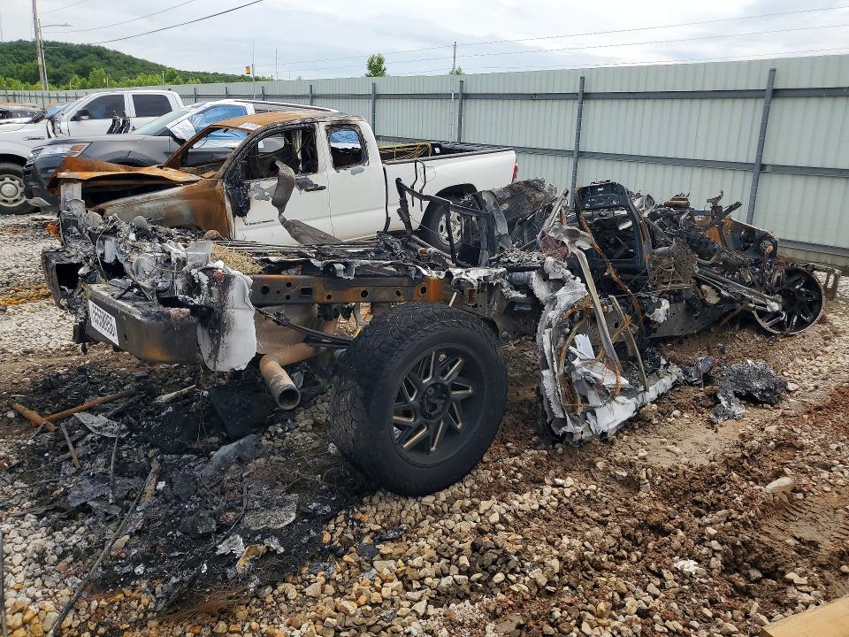 2020 Ford F-150 lightning VIN 1FTEW1E50LKD94025 COPART salvage auction — BURN, Ok - Certificate Of Title-Junked, sold $150 on 2026-07-02 (photo 3)