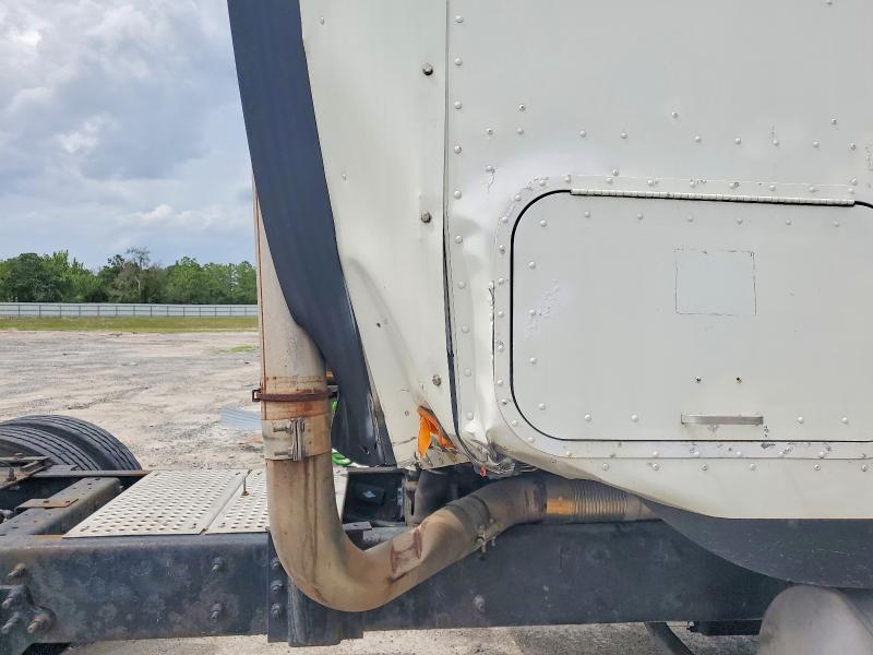 2007 International VIN 2HSCNAPR27C544969 COPART salvage auction — SIDE, Fl - Cert Of Title Slvg Rebuildable, sold $2,650 on 2026-07-09 (photo 9)