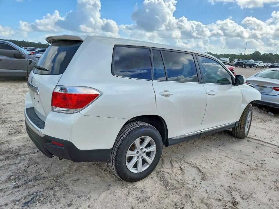 2013 Toyota Highlander VIN 5TDZA3EH8DS037286 COPART salvage auction — FRONT END, Tx - Salvage Vehicle Title, sold $3,800 on 2026-07-07 (photo 3)