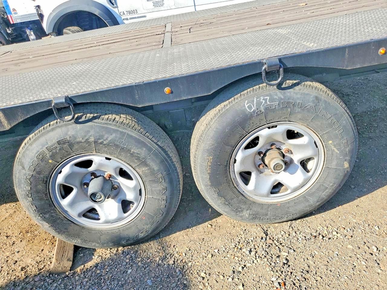 2009 Urwi VIN 4YDF2932192501807 COPART salvage auction — Minor Dent/Scratches, CA - DLR/DIS/EXP ONLY SALVAGE TITLE, sold $200 on 2026-09-18 (photo 9)