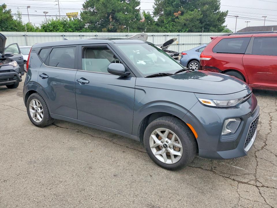 2022 Kia Soul VIN KNDJ23AU9N7834994 COPART salvage auction — SIDE, OH - CERT OF TITLE-SALVAGE, sold $2,100 on 2026-07-17 (photo 4)