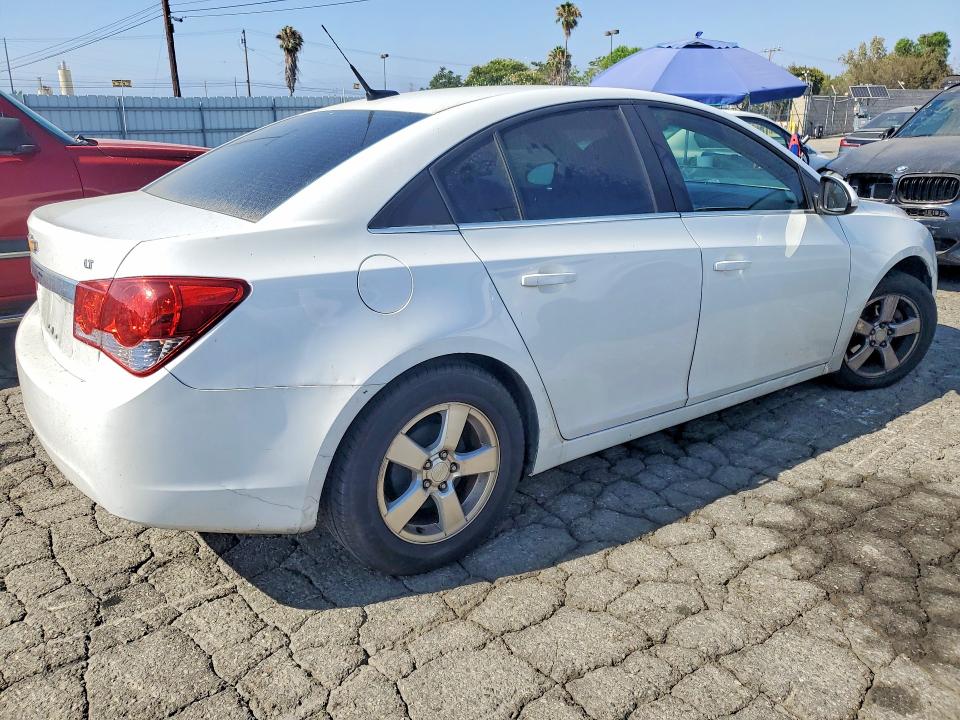 2014 Chevrolet Cruze VIN 1G1PC5SB3E7214568 COPART salvage auction — MINOR DENT/SCRATCHES, Ca - Dis/Dlr/Exp Only Clean Title, sold $400 on 2026-07-09 (photo 3)