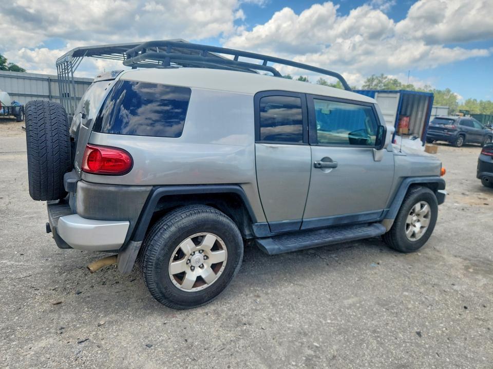 2010 Toyota Fj cruiser VIN JTEZU4BF4AK008656 COPART salvage auction — MINOR DENT/SCRATCHES, Fl - Certificate Of Title, sold $6,400 on 2026-07-08 (photo 3)