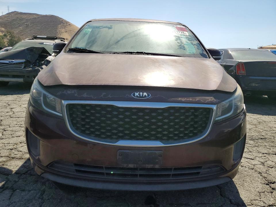 2017 Kia SEDONA VIN KNDMB5C18H6266288 COPART salvage auction — MINOR DENT/SCRATCHES, CA - DIS/DLR/EXP ONLY CLEAN TITLE, sold $1,650 on 2026-07-20 (photo 5)