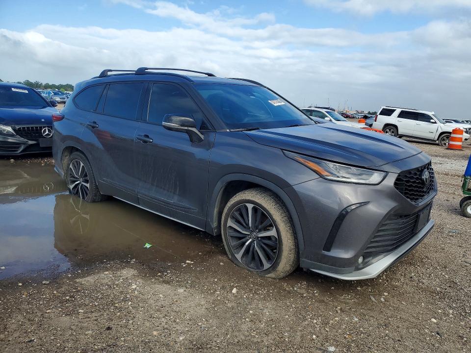 2021 Toyota VIN 5TDLZRAH5MS068907 COPART salvage auction — MINOR DENT/SCRATCHES, Tx - Certificate Of Title, sold $21,800 on 2026-07-13 (photo 4)
