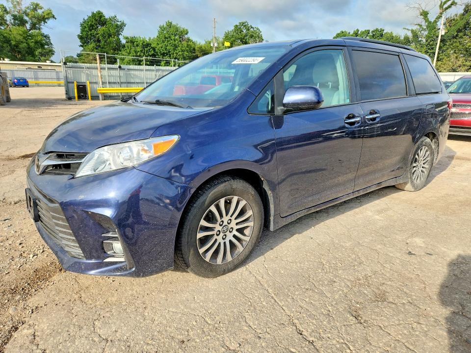 2018 Toyota Sienna VIN 5TDYZ3DC7JS943449 — COPART salvage auction photo
