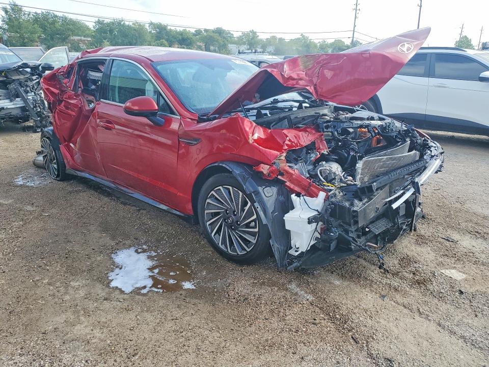 2025 Hyundai Sonata hybrid VIN KMHL34JJ2SA104839 COPART salvage auction — ALL OVER, TX - NONREPAIRABLE TITLE, sold $1,400 on 2026-07-30 (photo 4)