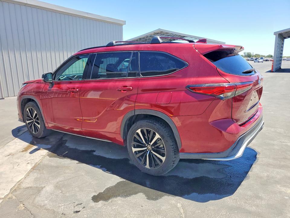 2022 Toyota Highlander VIN 5TDJZRBH1NS248375 COPART salvage auction — MINOR DENT/SCRATCHES, CA - CERTIFICATE OF TITLE, sold $16,300 on 2026-07-21 (photo 2)