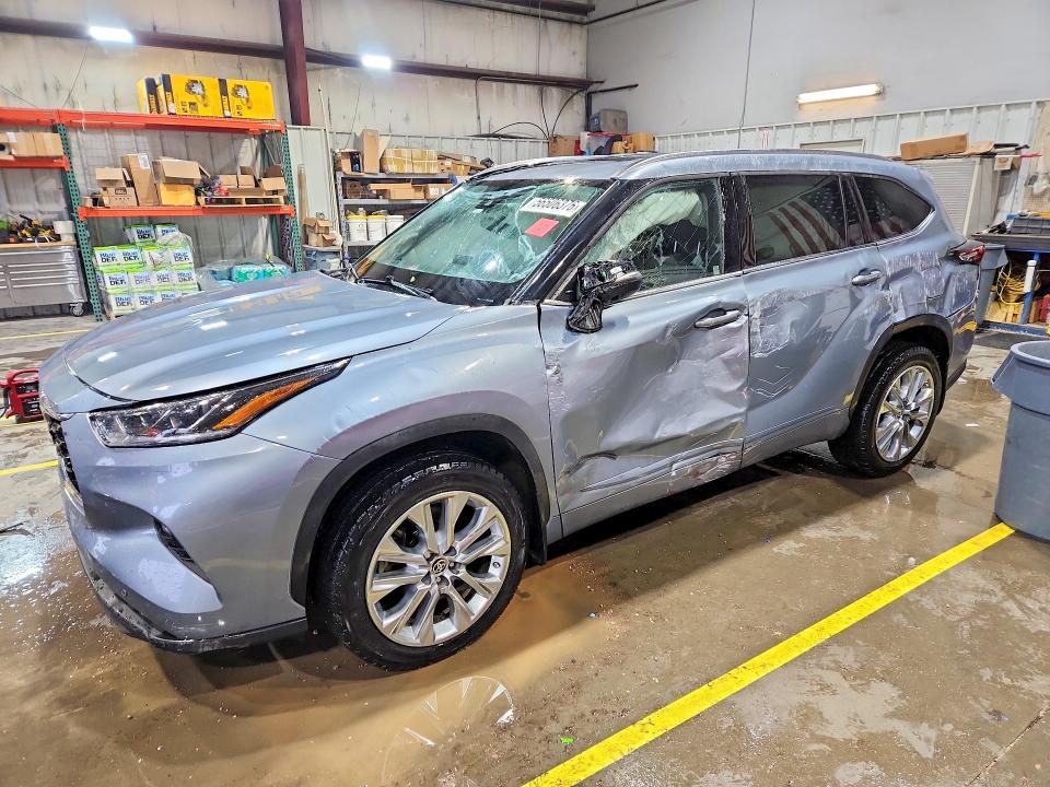 2022 Toyota Highlander VIN 5TDDZRBH9NS213046 COPART salvage auction — ROLLOVER, Ok - Certificate Of Title, sold $7,700 on 2026-07-22 (photo 1)