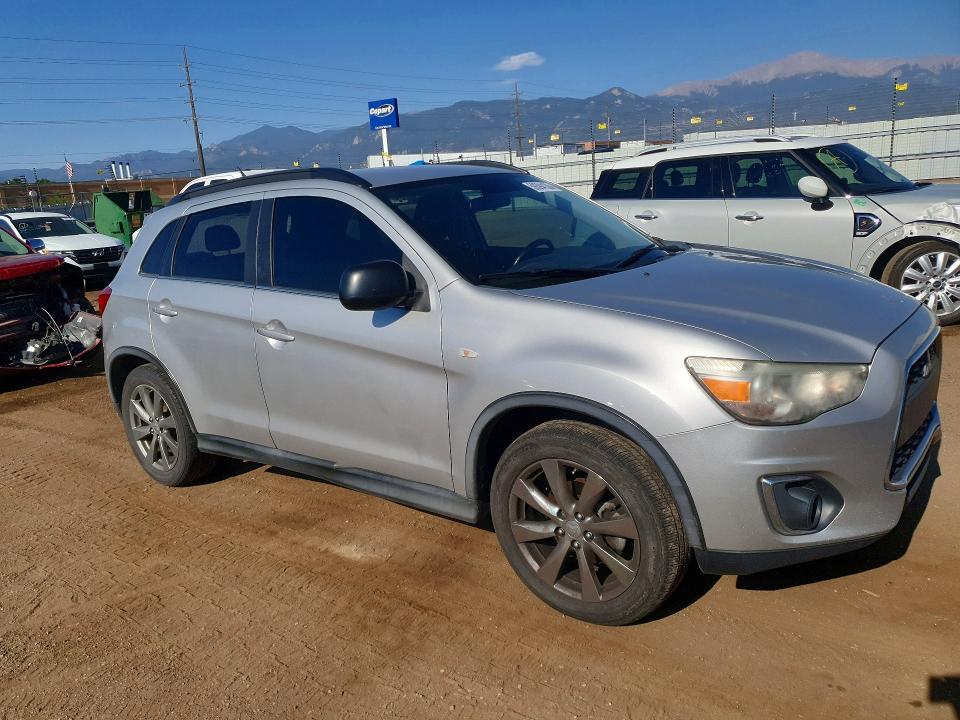 2013 Mitsubishi Outlander VIN 4A4AR5AU2DE022561 COPART salvage auction — MINOR DENT/SCRATCHES, Co - Dis/Dlr/Exp Only Clean Title, sold $1,150 on 2026-07-20 (photo 4)