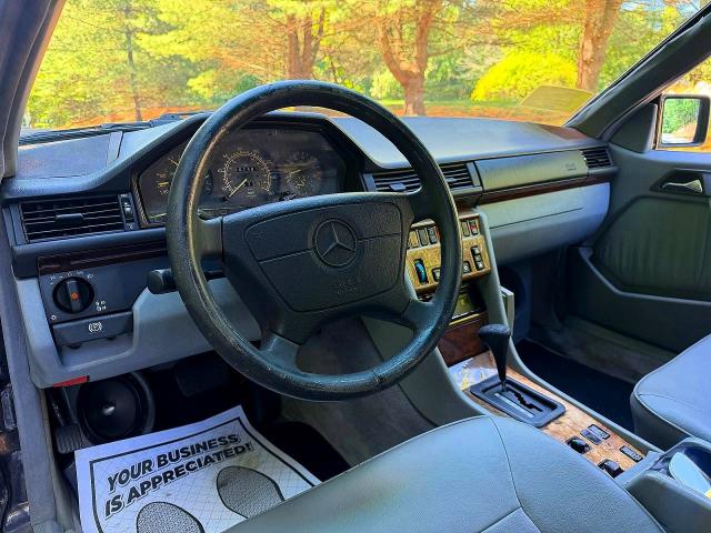 1993 Mercedes-benz 300 VIN WDBEA66E7PB922559 COPART salvage auction — NORMAL WEAR, FL - CERTIFICATE OF TITLE (P), sold $8,700 on 2026-07-20 (photo 9)