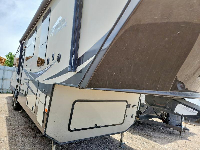 2017 Foresriver VIN 5ZT3BK5B0HA316015 COPART salvage auction — MINOR DENT/SCRATCHES, NE - CERT OF TITLE-SALVAGE, sold $1,400 on 2026-07-30 (photo 8)