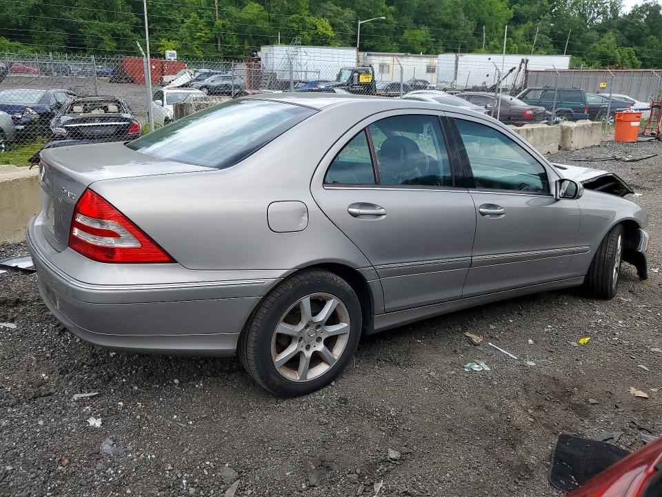 2007 Mercedes-benz C-klasse VIN WDBRF92H27F927889 COPART salvage auction — FRONT END, Md - Cert Of Salvage > 75% Damage, sold $375 on 2026-07-14 (photo 3)