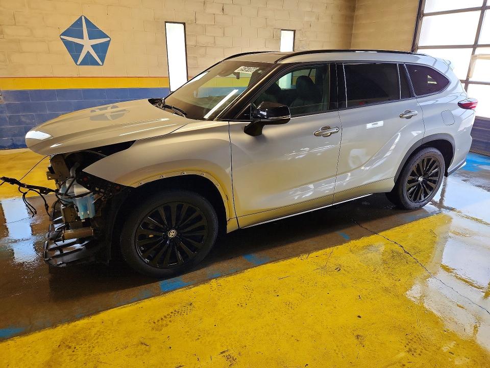 2024 Toyota Highlander VIN 5TDKDRAH9RS536980 COPART salvage auction — FRONT END, IL - CERTIFICATE OF TITLE, sold $23,600 on 2026-07-08 (photo 1)