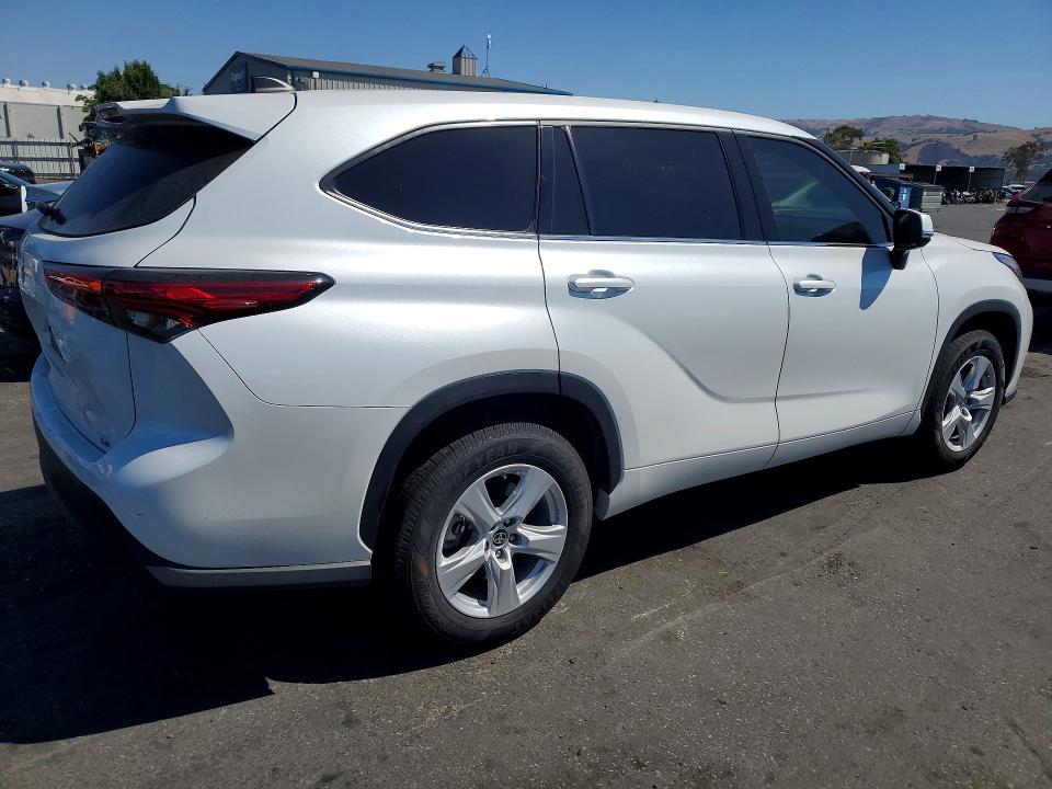2022 Toyota Highlander VIN 5TDZZRAH2NS123261 COPART salvage auction — VANDALISM, Ca - Salvage Certificate, sold $16,200 on 2026-07-14 (photo 3)
