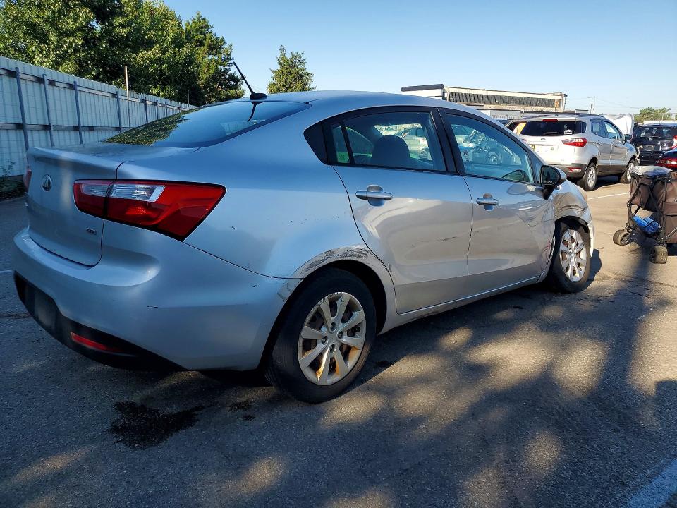 2014 Kia VIN KNADM4A3XE6418427 COPART salvage auction — SIDE, Salvage Title, sold $80 on 2026-07-10 (photo 3)