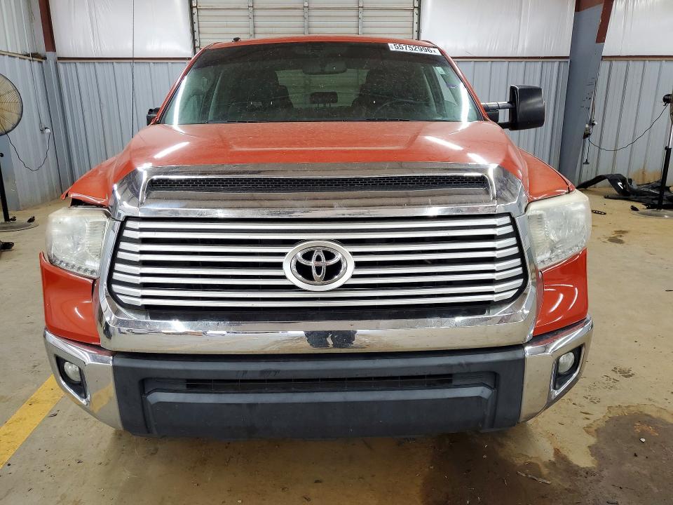 2017 Toyota Tundra VIN 5TFFY5F18HX226614 COPART salvage auction — SIDE, Salvage Title, sold $225 on 2026-07-29 (photo 5)