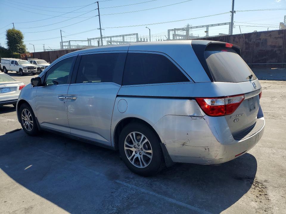 2011 Honda Odyssey VIN 5FNRL5H63BB047256 COPART salvage auction — NORMAL WEAR, AZ - DIS/DLR/EXP ONLY CLEAN TITLE, sold $525 on 2026-07-10 (photo 2)
