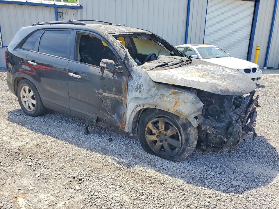 2013 Kia Sorento VIN 5XYKTCA6XDG411457 COPART salvage auction — BURN, PA - CERTIFICATE OF SALVAGE, sold $400 on 2026-07-15 (photo 4)
