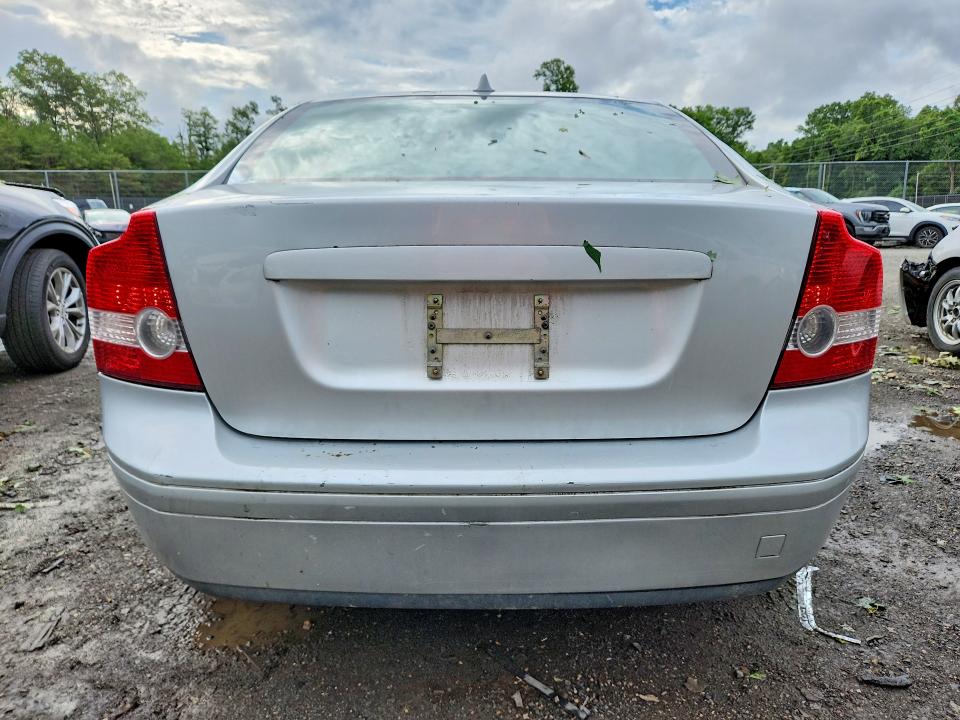 2005 Volvo S40 VIN YV1MS382552108171 COPART salvage auction — FRONT END, Md - Cert Of Salvage > 75% Damage, sold $300 on 2026-07-07 (photo 6)