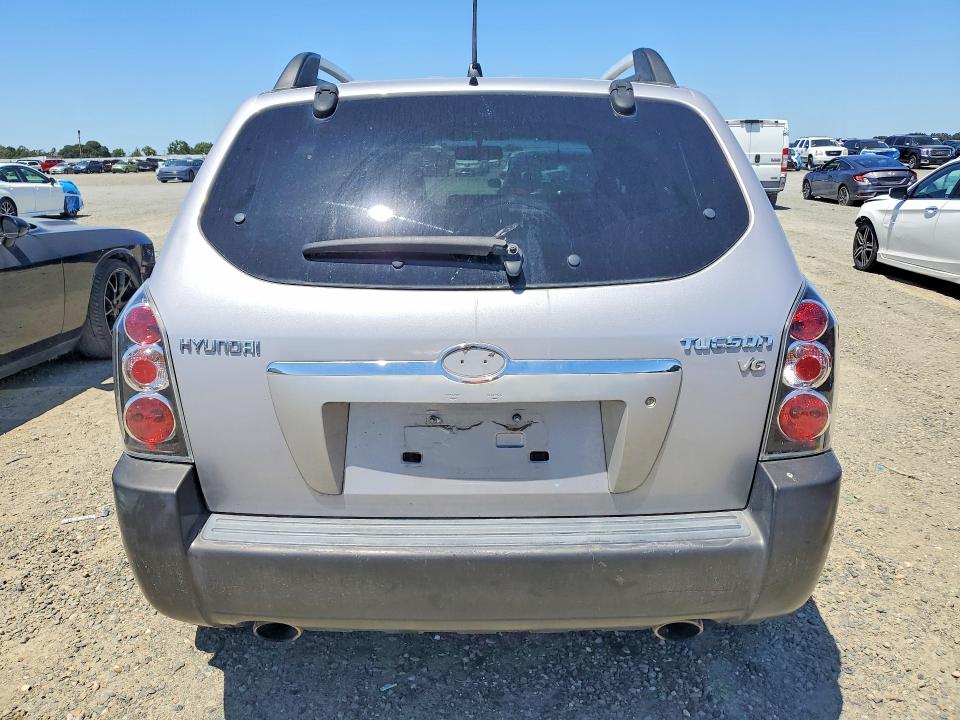 2005 Hyundai Tucson VIN KM8JN12D15U086507 COPART salvage auction — MINOR DENT/SCRATCHES, Ca - Dis/Dlr/Exp Only Clean Title, sold $325 on 2026-07-02 (photo 6)