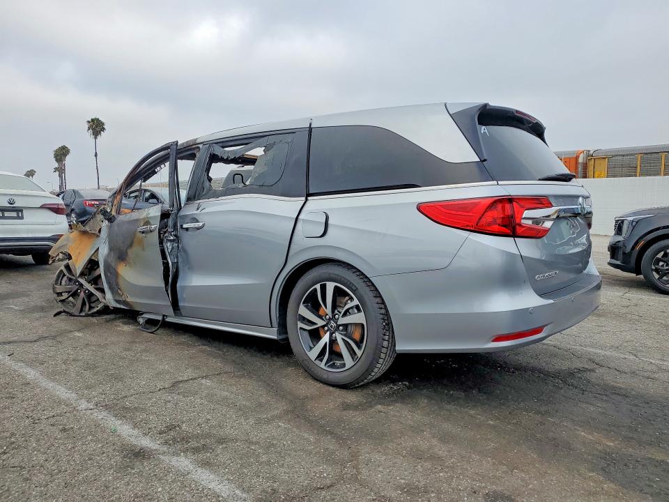 2018 Honda Odyssey VIN 5FNRL6H98JB010430 COPART salvage auction — BURN, Mi - Dis/Dlr/Exp Only Salvage Title, sold $60 on 2026-07-10 (photo 2)