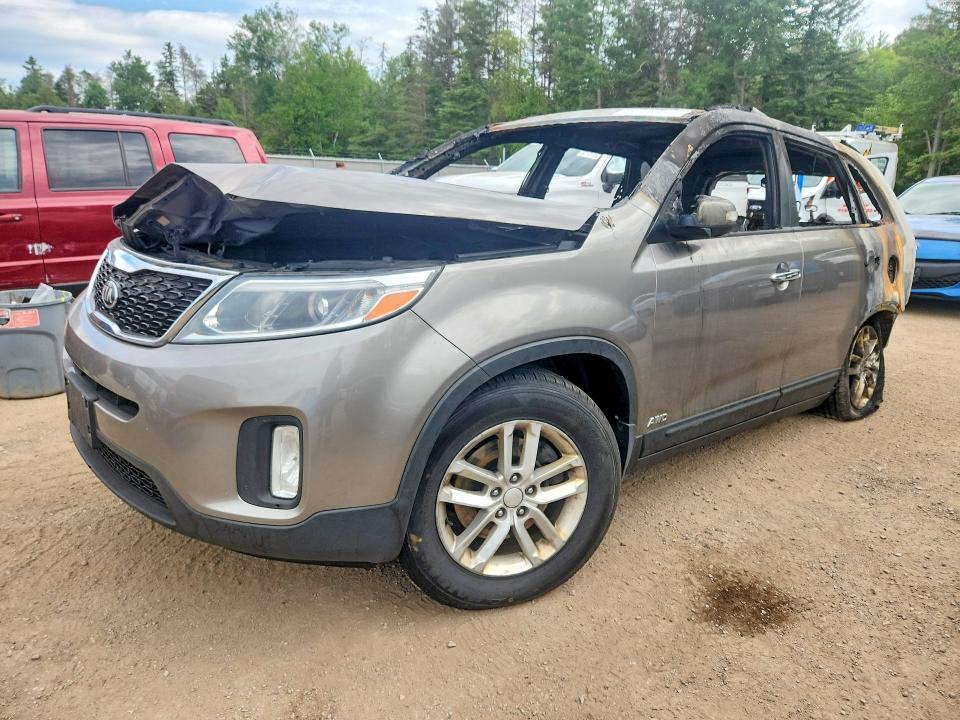 2015 Kia Sorento VIN 5XYKTCA6XFG629255 COPART salvage auction — BURN, On - Permit Irrepairable, sold $400 on 2026-07-23 (photo 1)