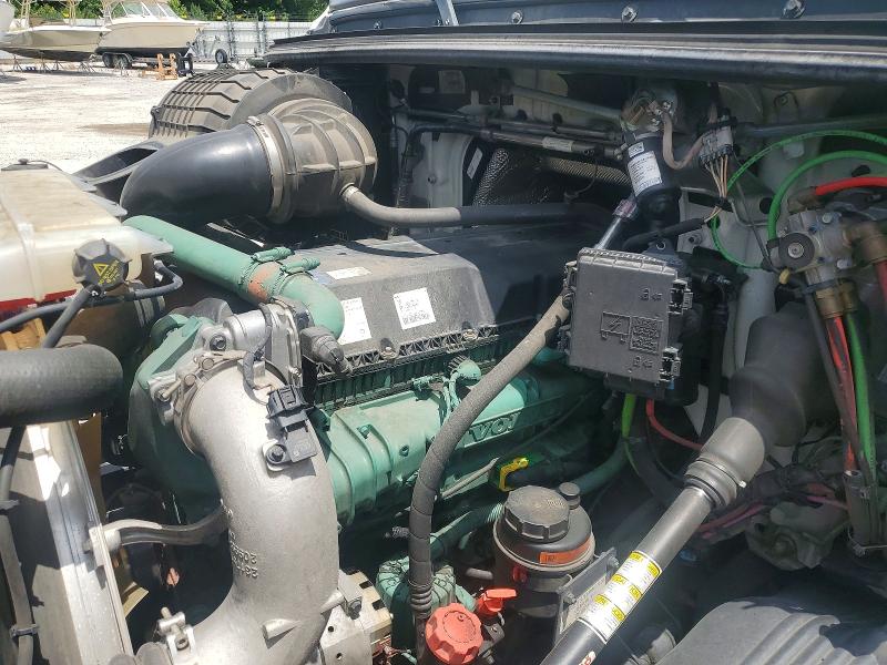2021 Volvo Vnr VIN 4V4WC9EH9MN277067 COPART salvage auction — NORMAL WEAR, NC - CERTIFICATE OF TITLE, sold $12,700 on 2026-07-11 (photo 7)