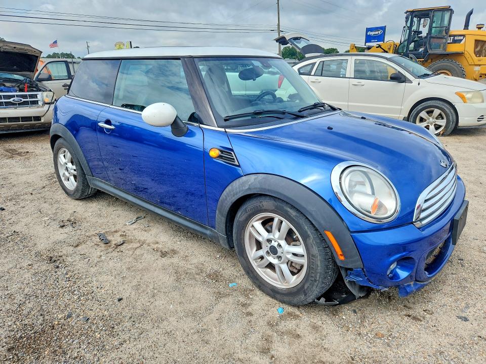 2013 Mini Cooper VIN WMWSU3C59DT545038 COPART salvage auction — SIDE, Fl - Cert Of Title Slvg Rebuildable, sold $225 on 2026-07-23 (photo 4)