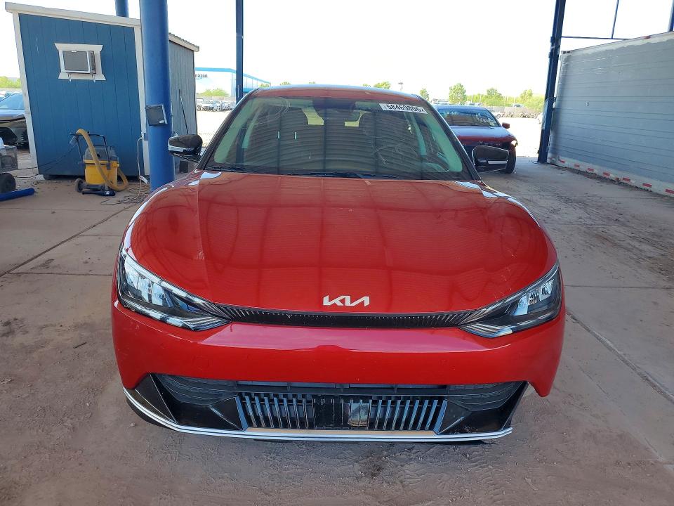 2024 Kia Ev6 VIN KNDC34LA2R5205108 COPART salvage auction — MINOR DENT/SCRATCHES, AZ - CERT OF TITLE - SALVAGE, sold $11,700 on 2026-07-28 (photo 5)