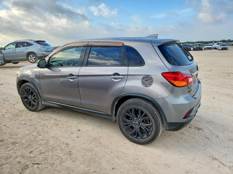2018 Mitsubishi VIN JA4AP3AU2JU011587 COPART salvage auction — MINOR DENT/SCRATCHES, Tx - Certificate Of Title, sold $1,250 on 2026-07-08 (photo 2)