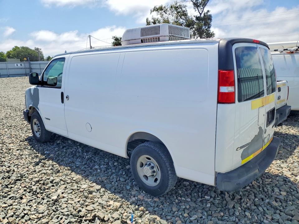 2006 Chevrolet Express 2500 VIN 1GCGG25V261232354 COPART salvage auction — MINOR DENT/SCRATCHES, CA - DIS/DLR/EXP ONLY CLEAN TITLE, sold $1,600 on 2026-07-09 (photo 2)