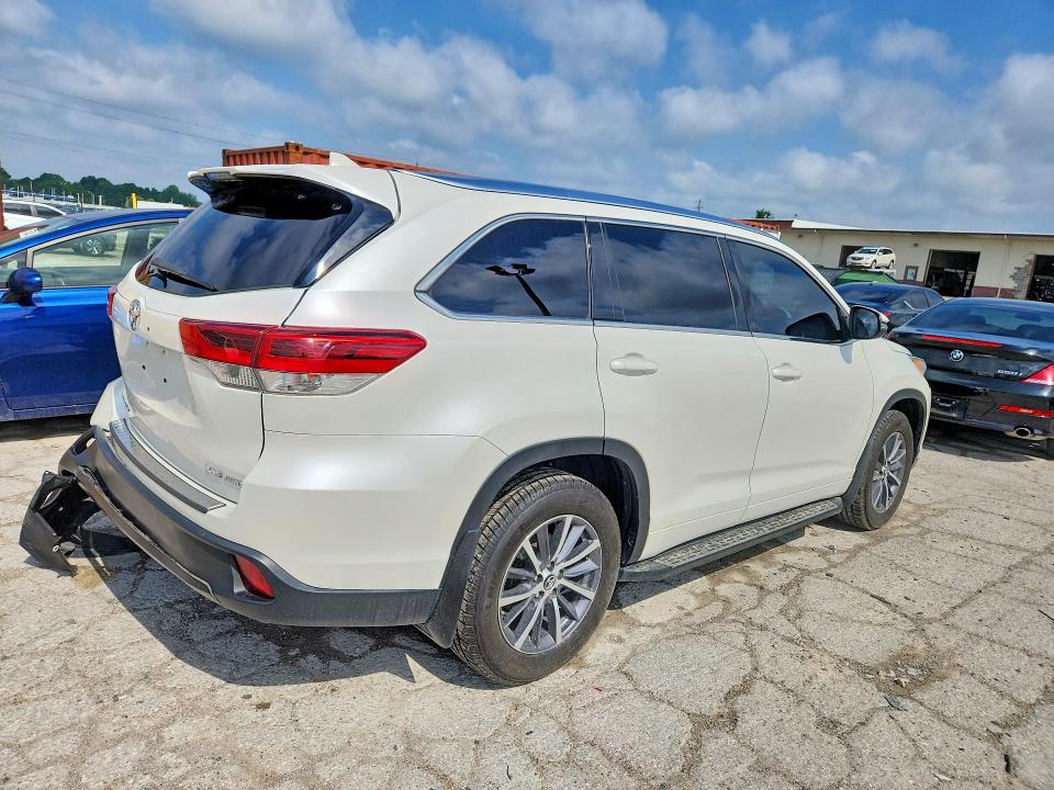 2018 Toyota Highlander VIN 5TDJZRFH2JS543117 COPART salvage auction — REAR END, In - Cert Of Title-Salvage Title, sold $2,500 on 2026-07-31 (photo 3)