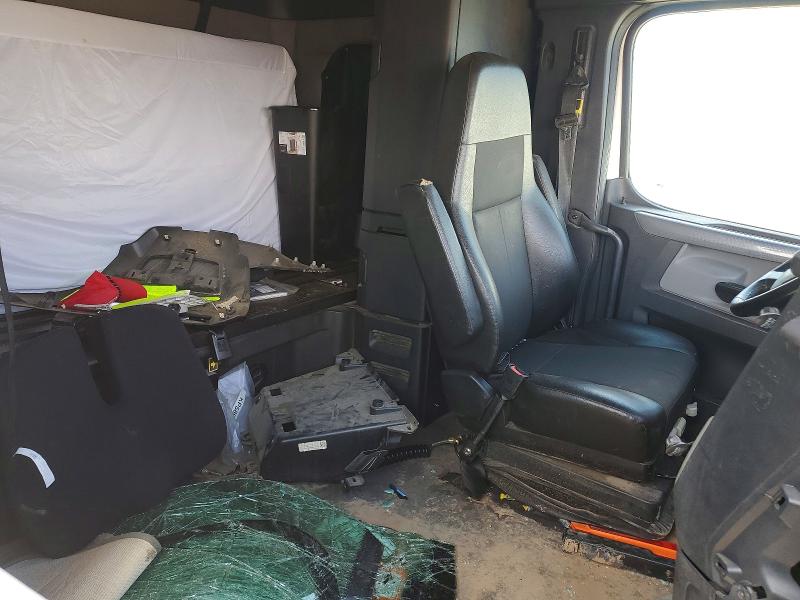 2019 Freightliner Cascadia 126 VIN 3AKJHHDRXKSKP5801 COPART salvage auction — SIDE, TX - SALVAGE VEHICLE TITLE, sold $10,300 on 2026-07-09 (photo 5)