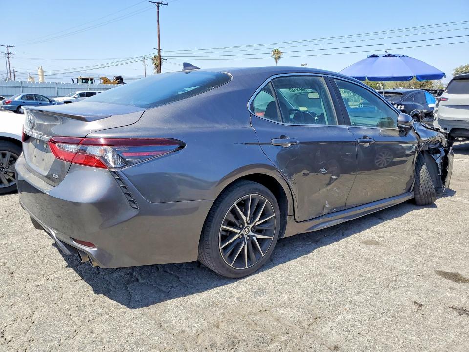2021 Toyota Camry VIN 4T1T11AK7MU524658 COPART salvage auction — SIDE, Salvage Title, sold $7,500 on 2026-07-30 (photo 3)