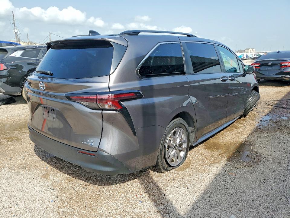 2023 Toyota Sienna VIN 5TDBRKEC1PS160361 COPART salvage auction — MINOR DENT/SCRATCHES, TX - CERTIFICATE OF TITLE, sold $21,750 on 2026-07-21 (photo 3)