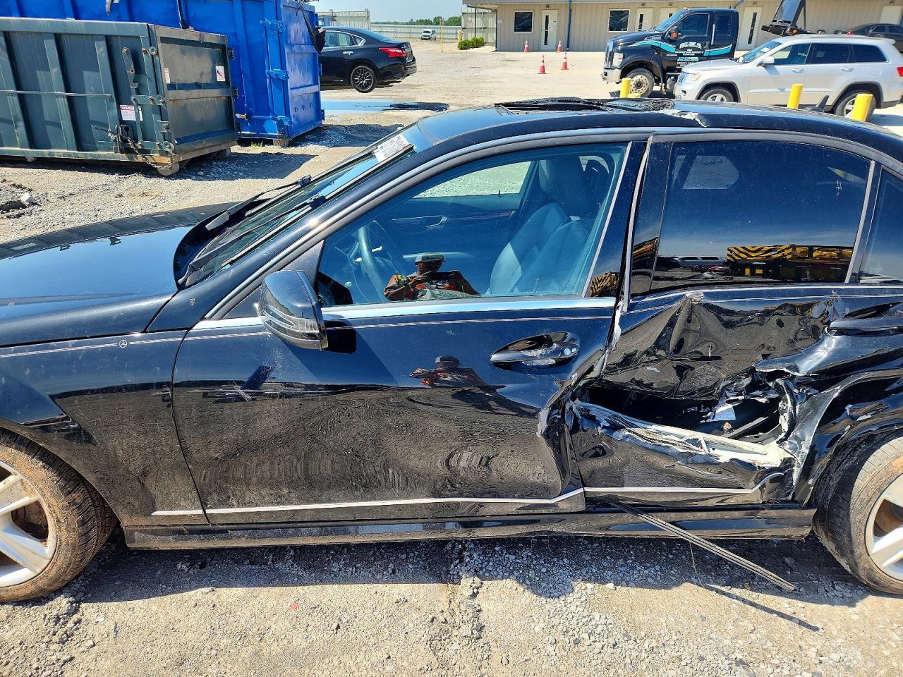 2011 Mercedes-Benz C-Class VIN WDDGF5EBXBA522173 COPART salvage auction — Side, KY - CERT OF TITLE-SALVAGE, sold $350 on 2026-07-02 (photo 7)