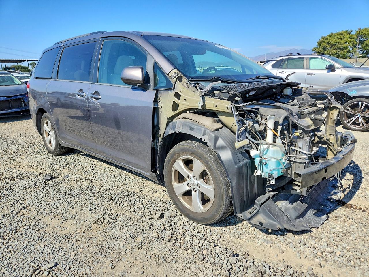2014 Toyota Sienna VIN 5TDKK3DC5ES466620 COPART salvage auction — Front End, CA - SALVAGE CERTIFICATE, sold $2,200 on 2026-07-10 (photo 4)