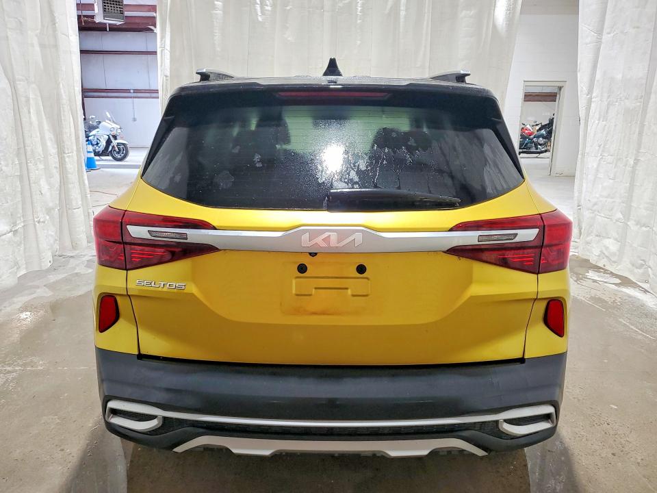 2022 Kia Seltos VIN KNDEUCAA4N7237804 COPART salvage auction — NORMAL WEAR, WV - CERTIFICATE OF TITLE, sold $15,807 on 2026-08-18 (photo 6)