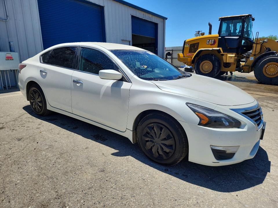 2015 Nissan Altima VIN 1N4AL3AP7FC197464 COPART salvage auction — NORMAL WEAR, CA - CERTIFICATE OF TITLE, sold $450 on 2026-07-02 (photo 4)