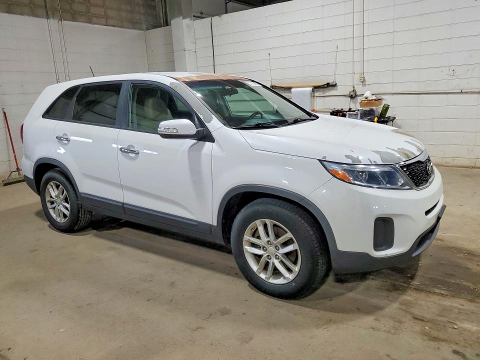 2015 Kia Sorento VIN 5XYKT3A62FG590077 COPART salvage auction — HAIL, Salvage Title, sold $1,300 on 2026-07-28 (photo 4)